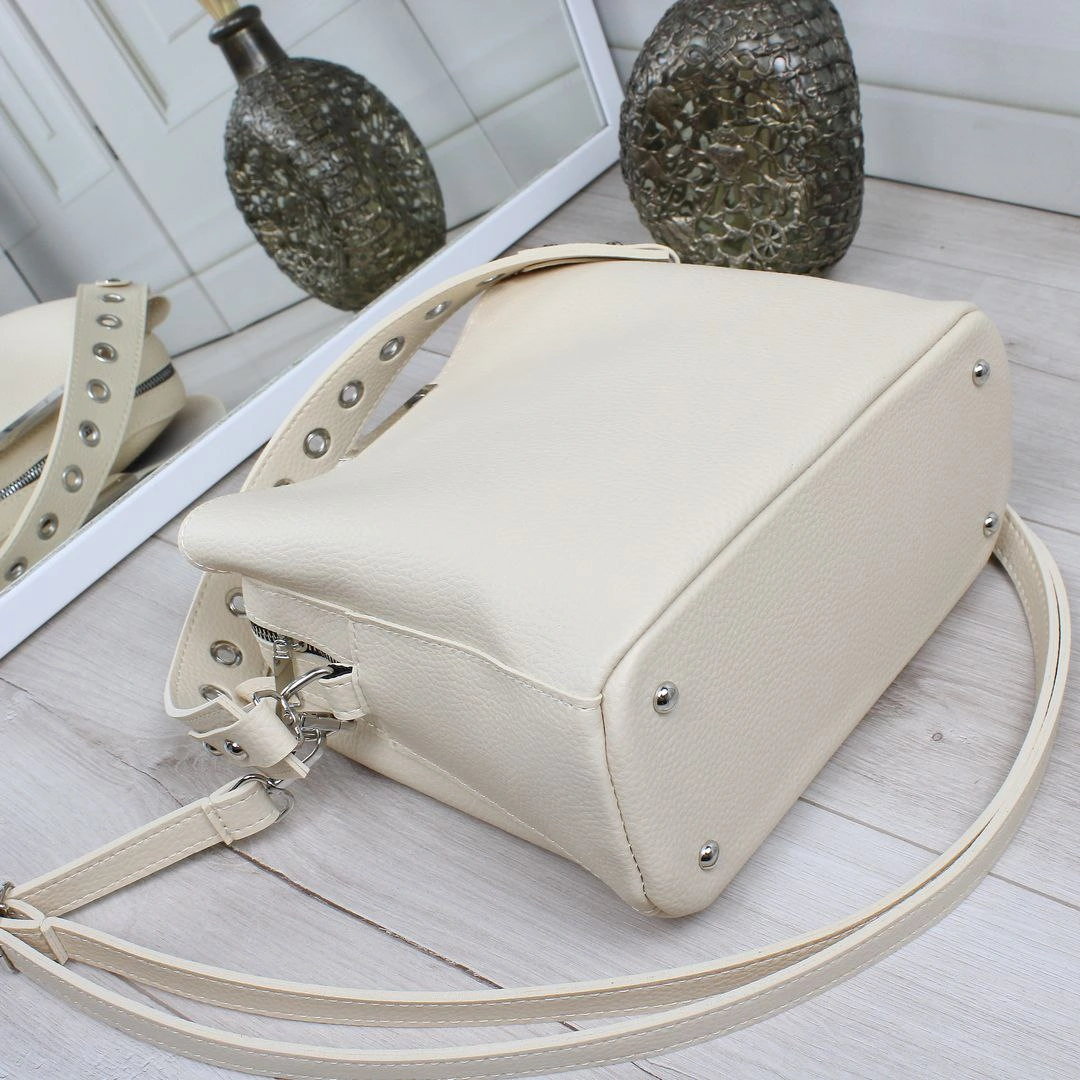 Жіноча сумка беж класична еко-шкіра, практична та багатофункціональна